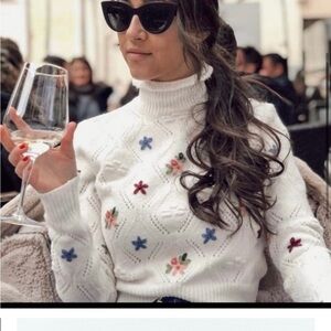 Elegant White Sweater with Floral Embroidery